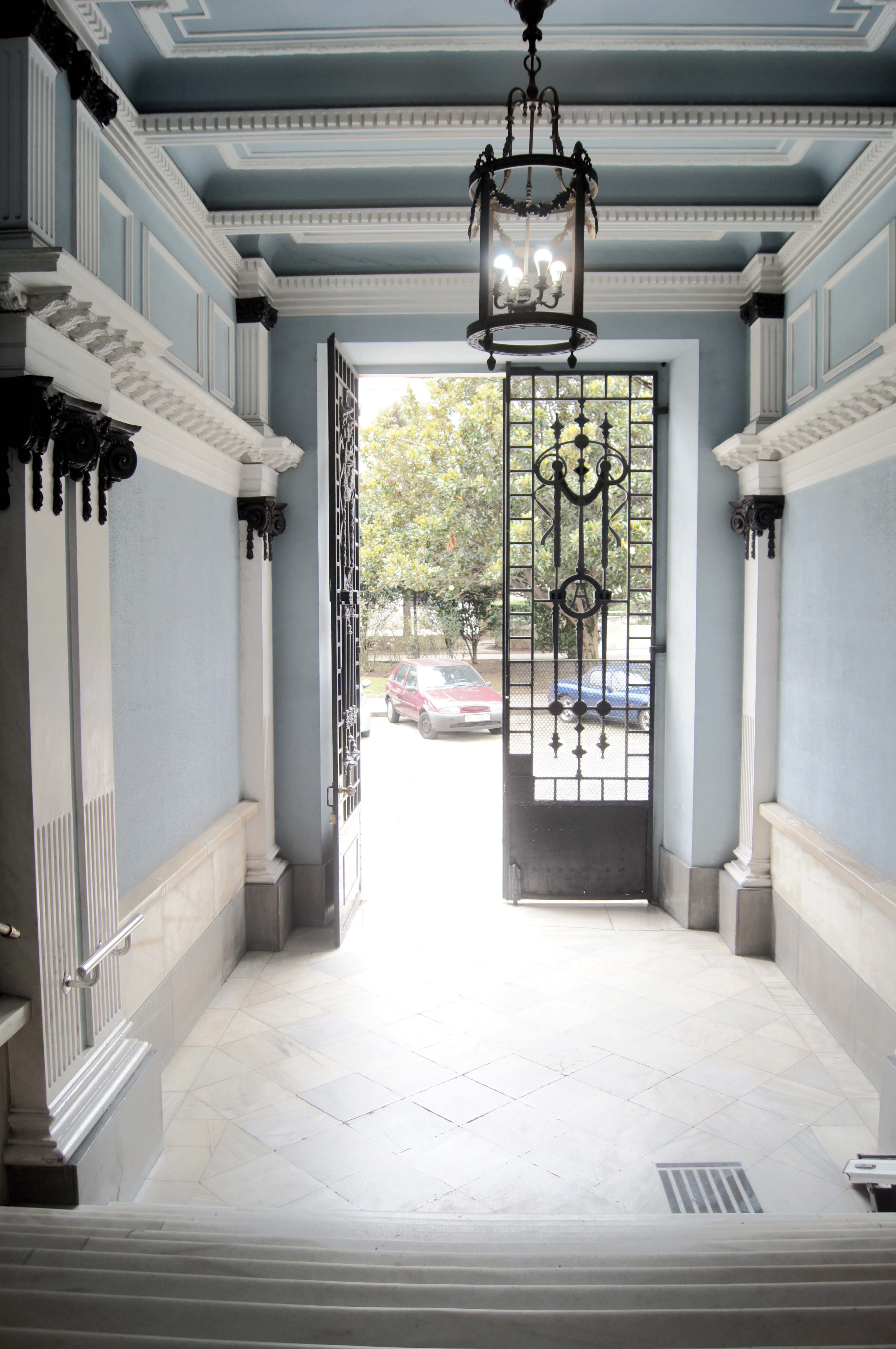 Entrada portal de la Casa Barrie