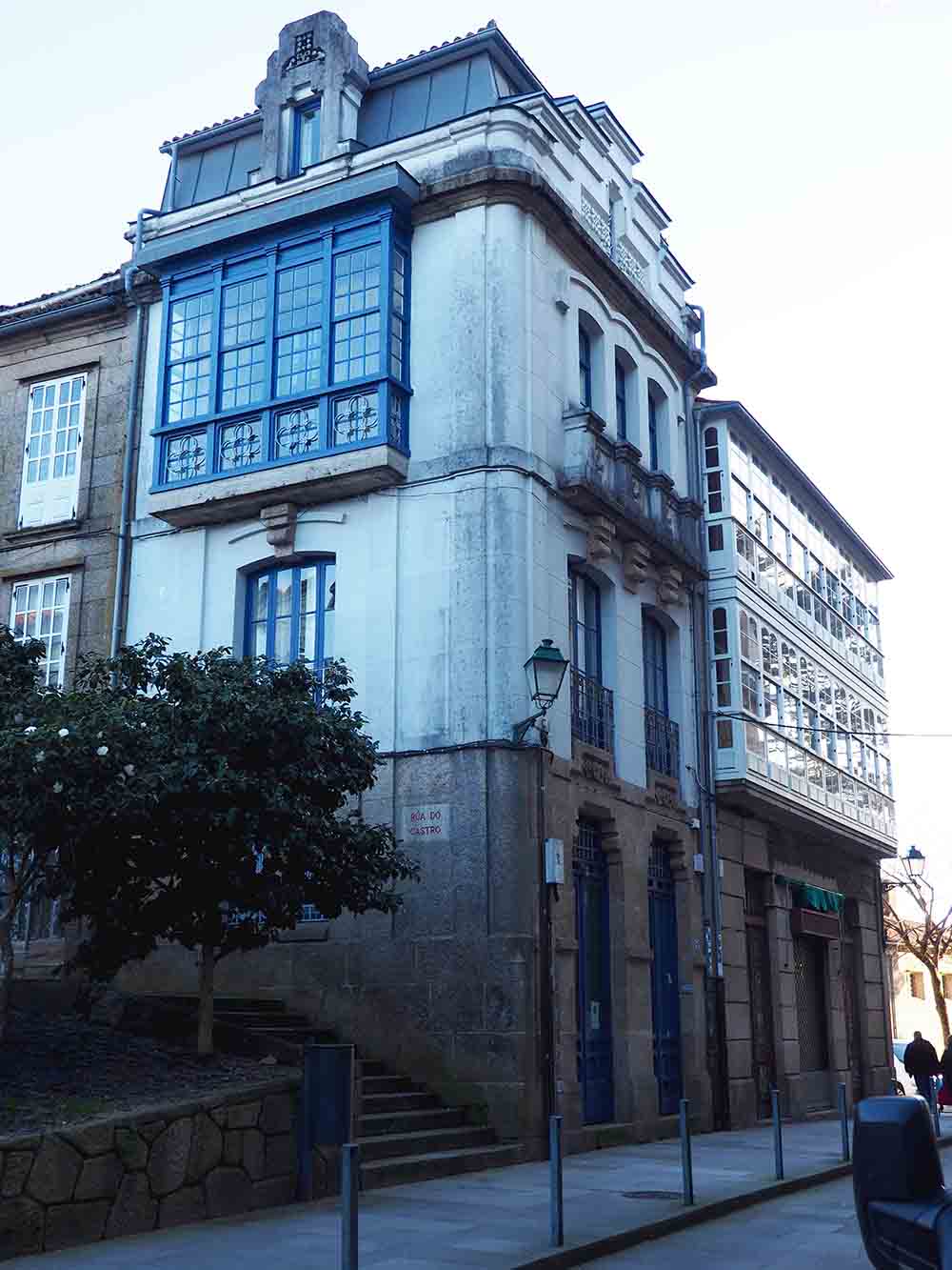 Plaza de Entreprciñas. Casa de Líneas modernistas